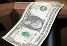 Доллар завис над пропастью