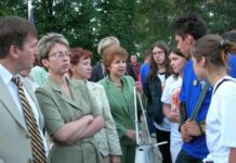 ЕСТЬ ПЧЕЛЫ И ЕСТЬ ОСЫ