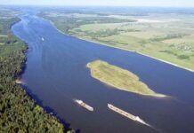 Куда поплывет огромный корабль по имени «Россия»