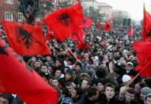 Черный праздник на красном фоне