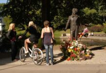 Память, отлитая в бронзе