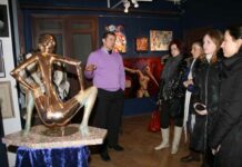 Не через замочную скважину