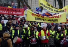 В РИГЕ ПРОШЁЛ МАРШ ЗА СОЦИАЛЬНУЮ СПРАВЕДЛИВОСТЬ