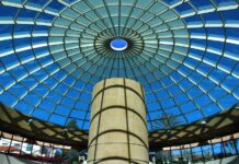 «Русским Латвии стеклянный потолок не дает достучаться до небес» «Русским Латвии стеклянный потолок не дает достучаться до небес»