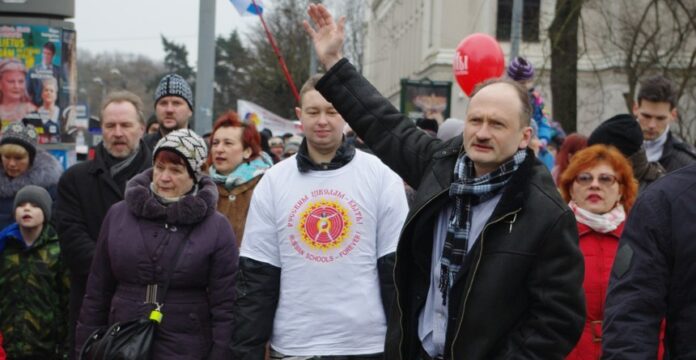 Мирослав Митрофанов берет всю ответственность за Родительское собрание и готов заменить собой в тюрьме Гапоненко и Линдермана Мирослав Митрофанов берет всю ответственность за Родительское собрание и готов заменить собой в тюрьме Гапоненко и Линдермана