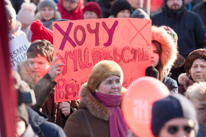 Человек не может жить только настоящим.
