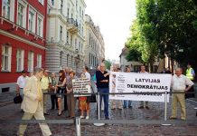 Фоторепортаж: пикет против изменений в Законе ‘О народном голосовании’