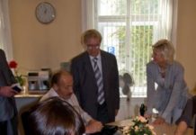 Фоторепортаж: ЗаПЧЕЛ организовал сбор подписей за присвоение гражданства Латвии негражданам