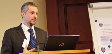 Докладчик из Литвы Лукаш Вардын