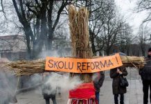 В ЦЕНТРЕ РИГИ СОЖГЛИ «ШКОЛЬНУЮ РЕФОРМУ» В ЦЕНТРЕ РИГИ СОЖГЛИ «ШКОЛЬНУЮ РЕФОРМУ»