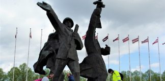 Субботник у Памятника Освободителям