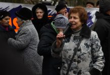 Фоторепортаж с митинга в защиту русских школ