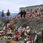 Кладбище в Степанокерте с захоронениями погибших в вооружённом конфликте в Нагорном Карабахе