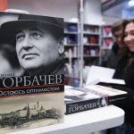 Книга Горбачёва Остаюсь оптимистом