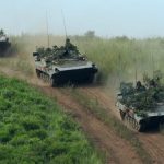 Российские боевые машины пехоты на марше