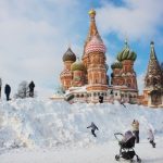 Туристы возле храма Василия Блаженного