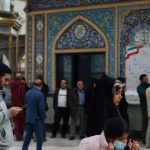 У избирательного участка на парламентских выборах в Тегеране