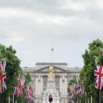 Флаг Великобритании на крыше Букингемского дворца