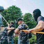 Националисты сносят памятник Жукову в Харькове