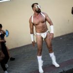 Участник ЛГБТ-парада на одной из улиц Мадрида