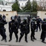 Чешская полиция у посольства РФ в Праге