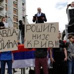 Косовские сербы проводят в городе Косовска-Митровица акцию протеста против действий Приштины в Косово