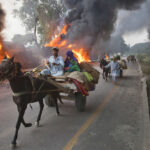 Мирные жители бегут от последствий войны в Афганистане