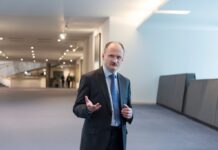 МИРОСЛАВ МИТРОФАНОВ: ПРАВДА ПОД МИКРОСКОПОМ