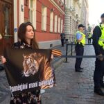 Попробуй меня запретить — Любовь Жданова в пикете с георгиевской лентой